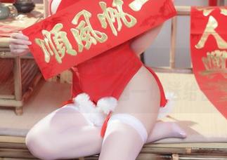听说清水由乃连体衣的写真礼物剪贴本里有看点？我打算精选一份送给自己。