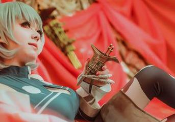 明日方舟的巫恋姿态，渊秧的私房写真就是我的“魔法”