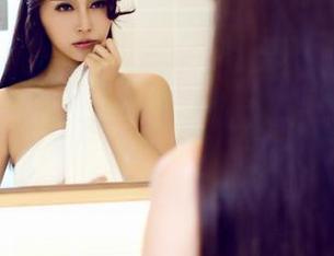 爱蜜社 – 小丽莎萌萌哒的学妹私房图包悄悄替我们的夏天加点料，不说你也猜到了吧？