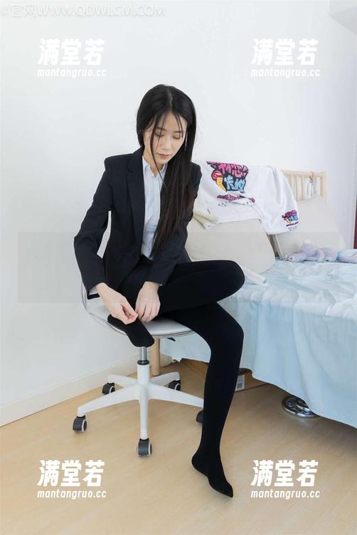 物恋传媒 - 看！小竹的最新图片更新，命中注定是“我爱薯条”！