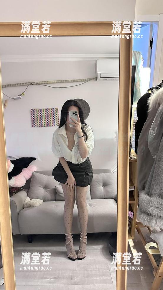 玫桃泡芙 微密圈 - 橘子、苹果,怎么成了丝袜?最新影像里的玫桃泡芙到底想传达什么?