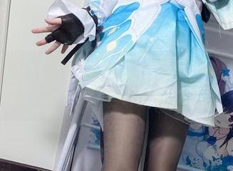 教室里的白栎Shirly：作品的灵感来自于几片落淡的纸张？