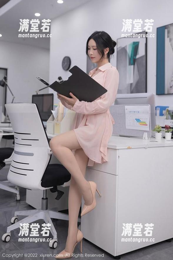 秀人网 - 免费献上！Suki_baby的皮衣写真——新套路，还是老把戏？