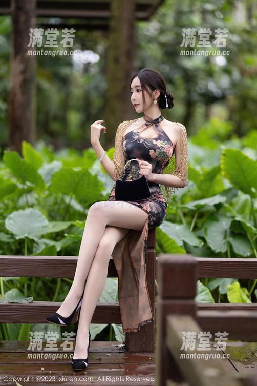 秀人网 - 周井空的吊带探险，高清图集带你领略不同风格！