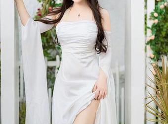 秀人网 – 李可可的定制写真：说好的裸足不过是个开始