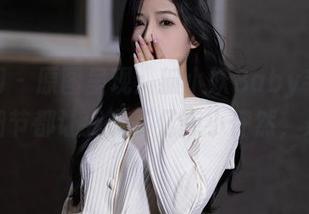 秀人网 – 原图呈现：狐小妖Baby毛衣，每个细节都让我有了亿点小怦然，是么？