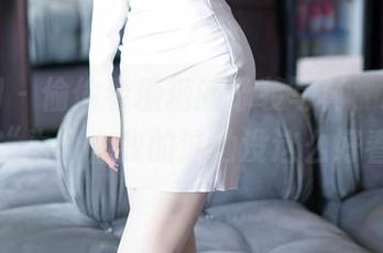 秀人网 – 偷偷看糖糖的泳装写真，忍不住想：“为什么我的泳池没这么好看？”