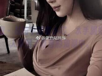 微密圈 – 私拍中的童小芯，水手服好像把人带到了青春的浪潮中。