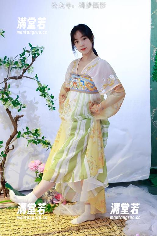 绮梦摄影 - 细品小艺的私拍，套图里死库水其实有种沙雕的美感，是我没考虑到的呀？