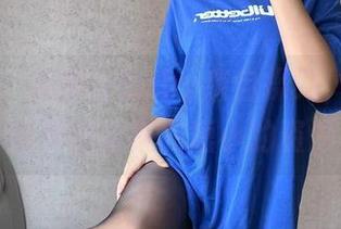 微密圈 – 美邵女Baby亲自操刀，带来新鲜出炉的美脚合集和短小的资源补给！