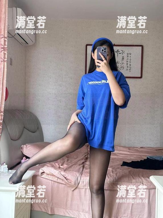 微密圈 - 美邵女Baby亲自操刀，带来新鲜出炉的美脚合集和短小的资源补给！