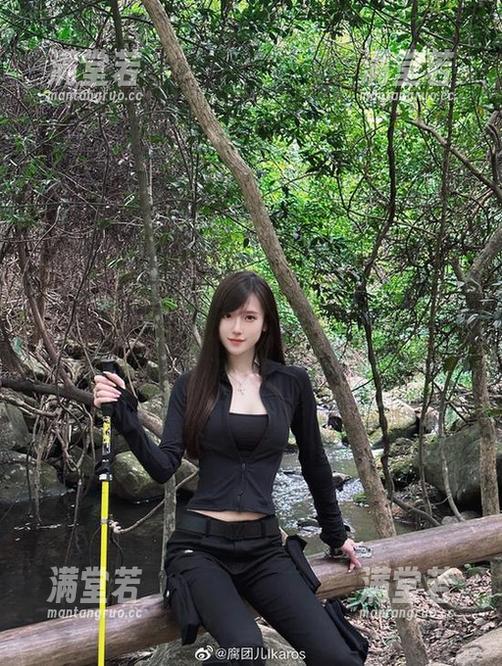 在网盘上翻了翻，腐团儿Ikaros牛仔裤作品，满屏都是挑逗