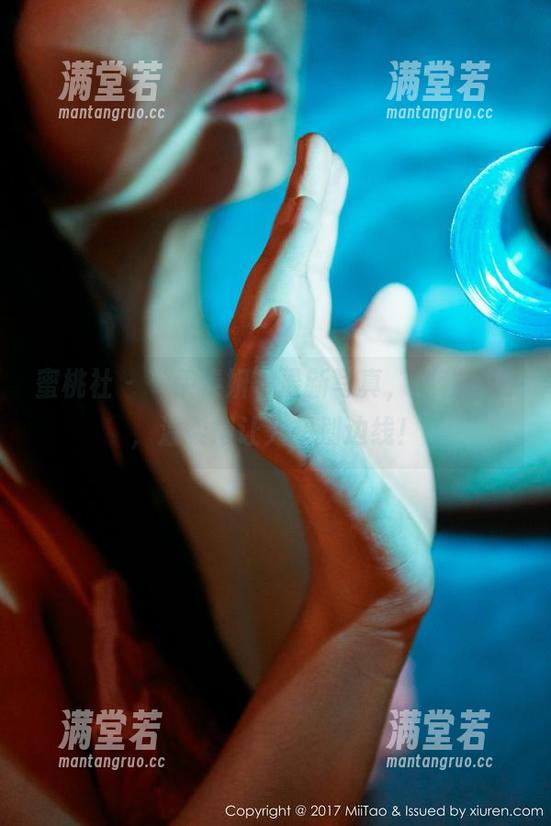 蜜桃社 - “伊素妍”最新写真，福利加持，温柔得让人想划边线！