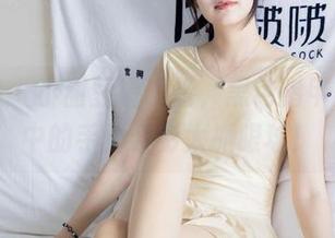 袜啵啵 – 小甜豆搞事情，黑色指甲油图包中的手脚合影太抓眼球！