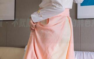 袜啵啵 – 不默默无闻：稚予的黑色指甲油与裸足写真