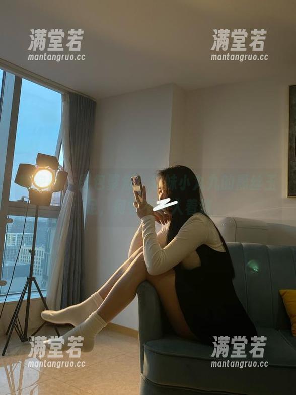 微密圈 - 图包聚焦，软妹小九九的黑丝玉足，何尝不让人着迷