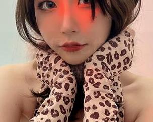 微密圈 – 突然觉得黑色也能很可爱，陈妮妮UNI这套图太魔性了，不得不点