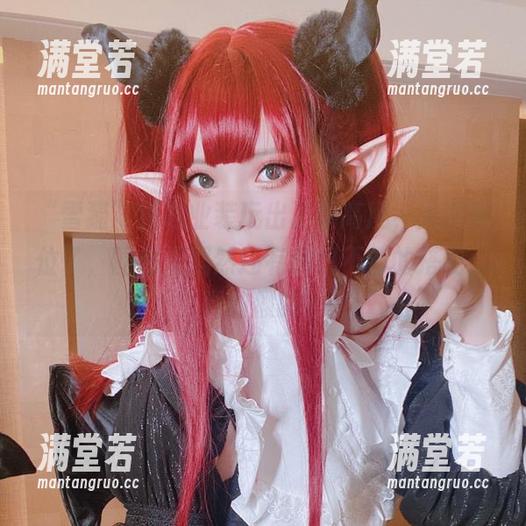 “雪猫”用职业装玩出了新高度，人设到位了，图包里居然还有我想不到的搭配，真的假的？
