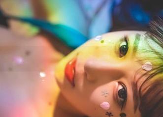 在线“翻滚”，雯粥粥i的泳衣作品让我想起夏日海边。