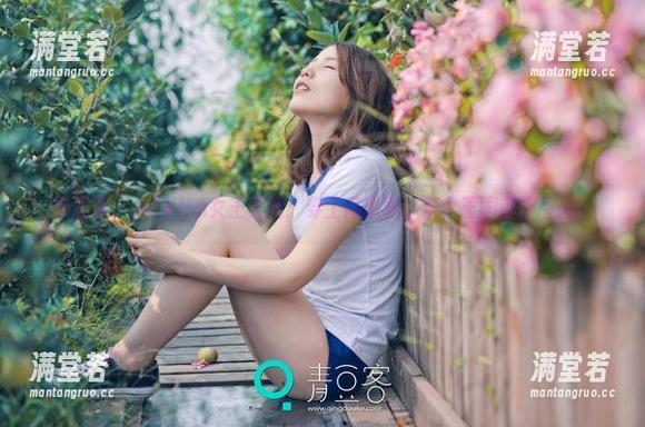 青豆客 - AZHUA女王更新：穿上高跟鞋，整个王国都得臣服！