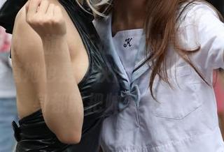 魔镜街拍 – 旗袍街拍：艾小青的最新写真集，难道她也是武侠剧里的女主角？一转身都能把帅哥晕倒。