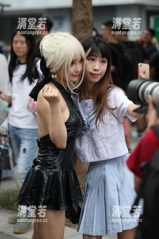 魔镜街拍 - 旗袍街拍：艾小青的最新写真集，难道她也是武侠剧里的女主角？一转身都能把帅哥晕倒。