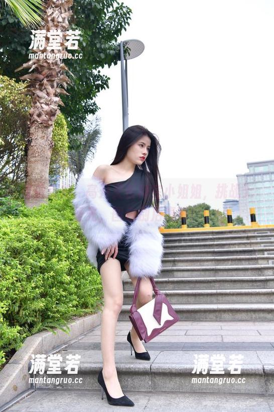 魔镜街拍：高开叉长裙完小姐姐，挑战无圣光，图包别后悔哦！