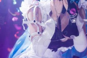 谁能想到“黑龙贯通”的女仆写真，看了就想打扫房间？